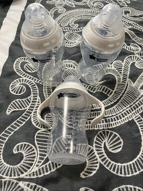 Tommee Tippee Clear Baby Bottle Set with White Accents and Handles